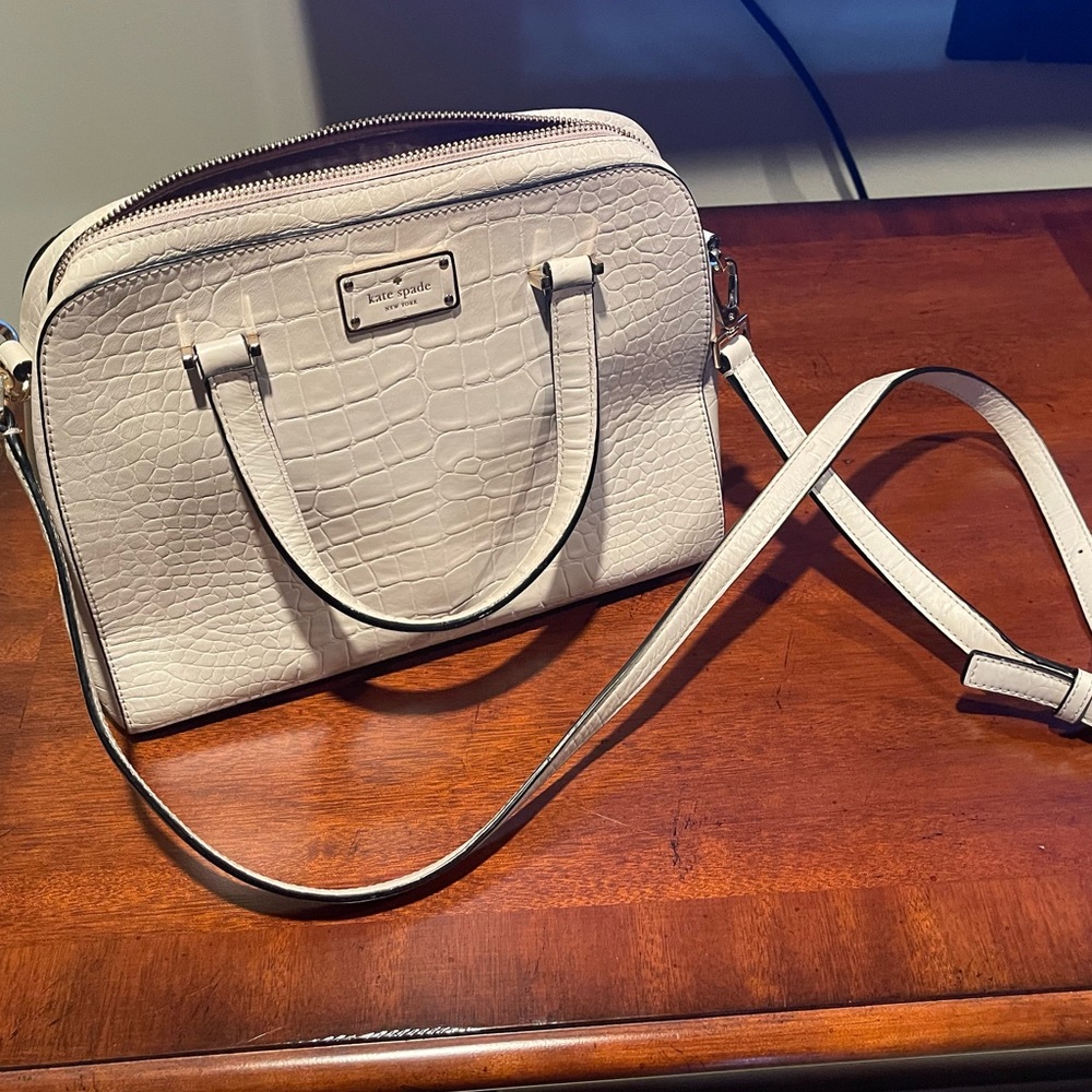 Kate spade purse! Barely used!